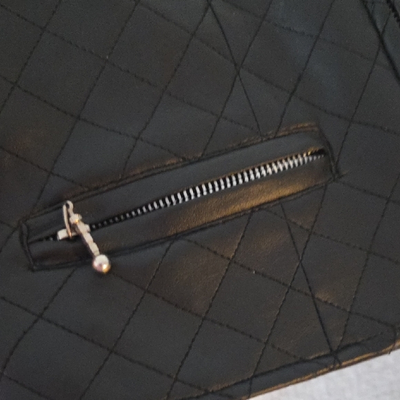 Vest - Picture 5 of 6